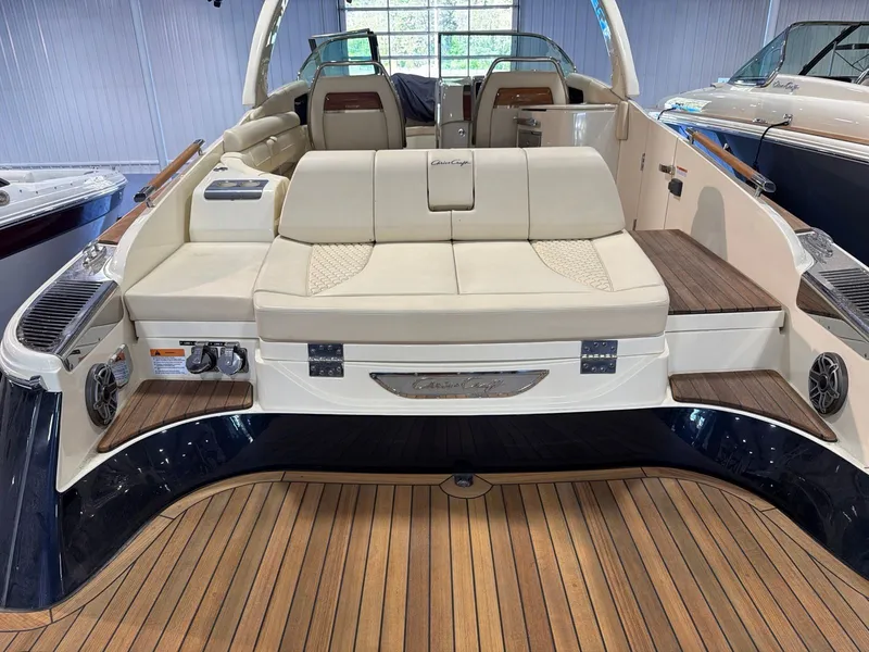 Slide: The Image of Chris-Craft Launch 35 GT 2020 - 4