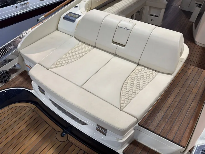 Slide: The Image of Chris-Craft Launch 35 GT 2020 - 5