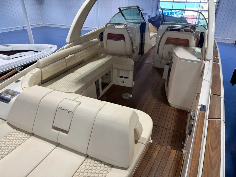Slide: The Image of Chris-Craft Launch 35 GT 2020 - 6