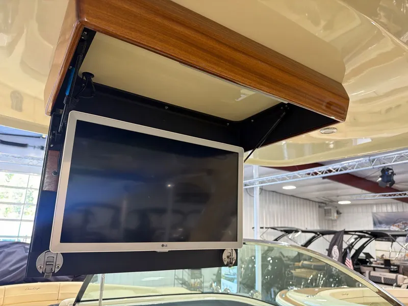 Slide: The Image of Chris-Craft Launch 35 GT 2020 - 8