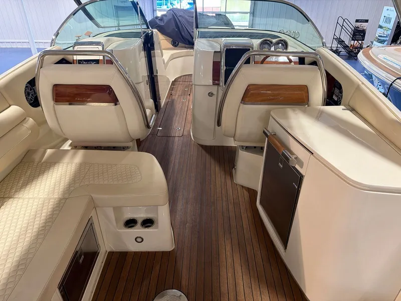 Slide: The Image of Chris-Craft Launch 35 GT 2020 - 9