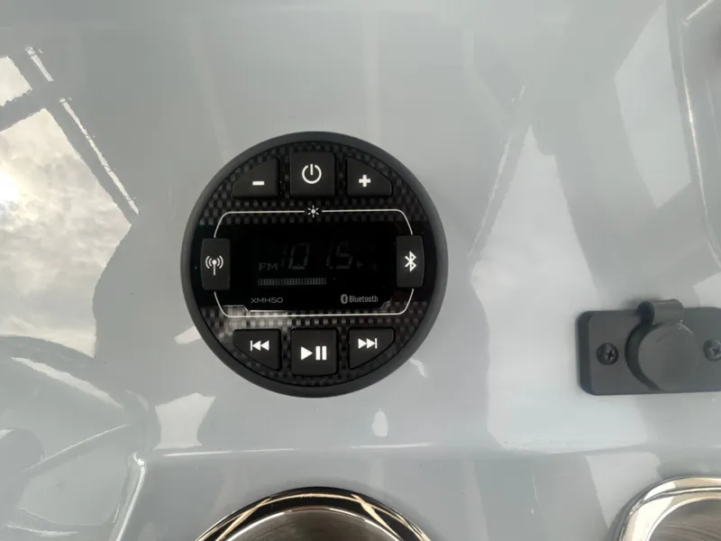 Slide: The Image of Bayliner Trophy 22CC 2026 - 18