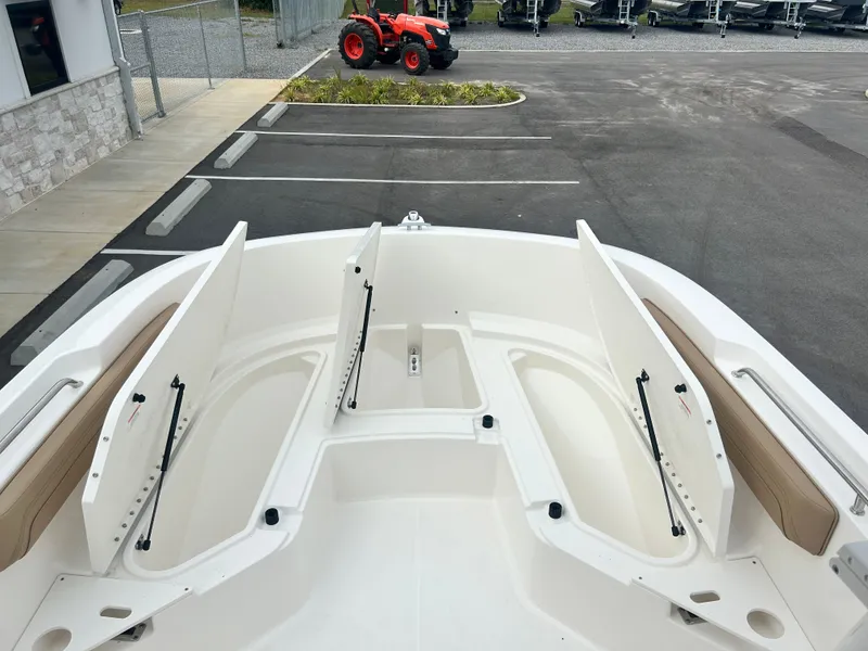 Slide: The Image of Bayliner Trophy 22CC 2026 - 25