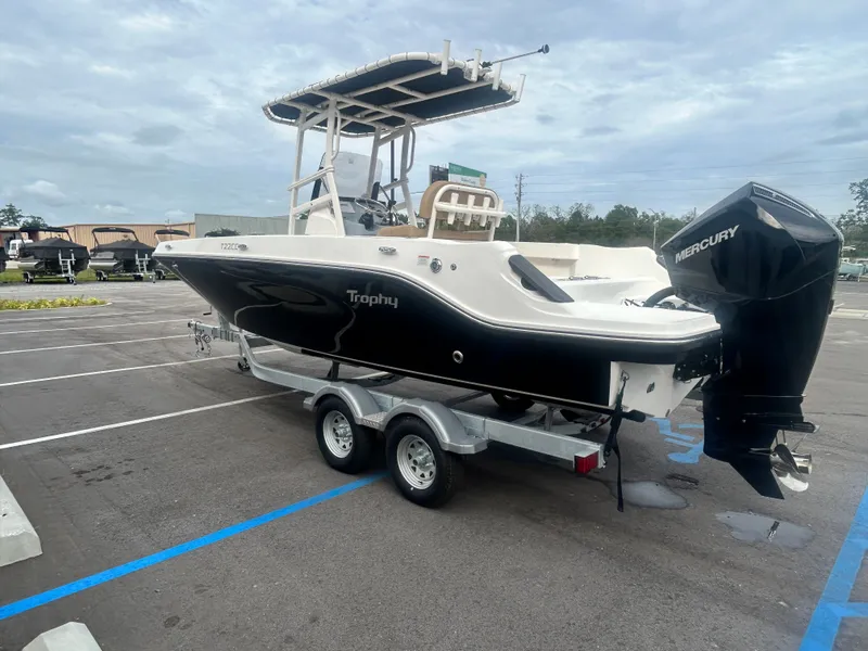 Slide: The Image of Bayliner Trophy 22CC 2026 - 8