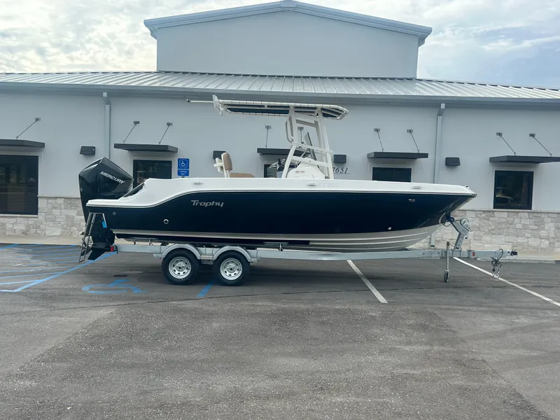 The Image of Bayliner Trophy T22CC 2026 - 1