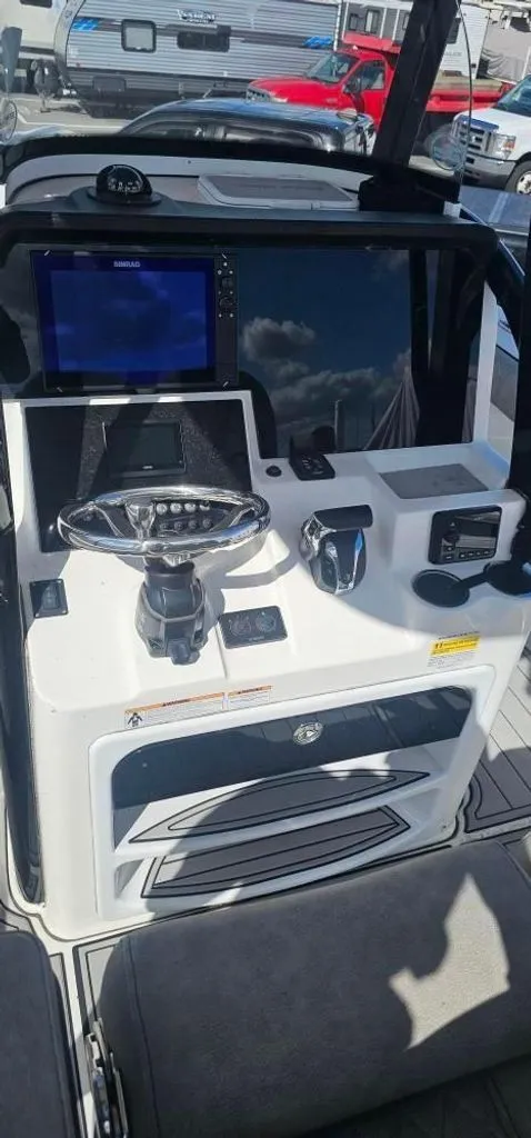 Slide: The Image of Sea Pro 235 DLX 2022 - 2