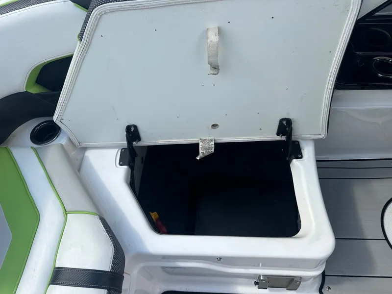 Slide: The Image of Yamaha 212XE 2022 - 18