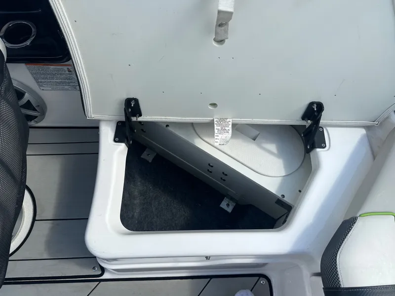 Slide: The Image of Yamaha 212XE 2022 - 19