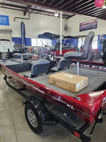 Slide: The Image of Tracker Bass Tracker Classic XL 2026 - 4