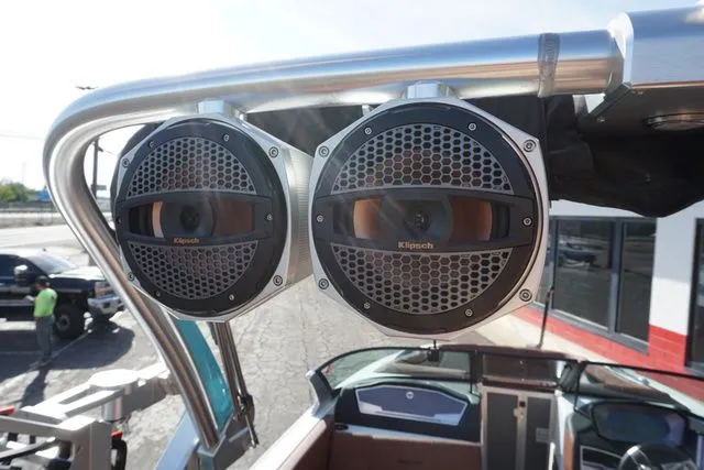 Slide: The Image of MasterCraft X24 2023 - 15