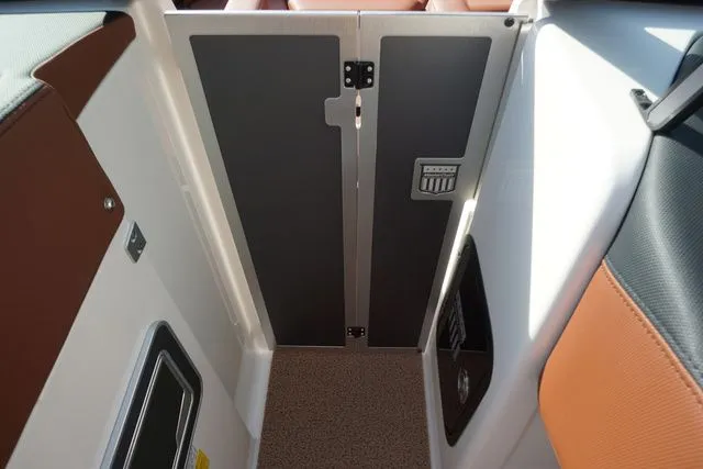 Slide: The Image of MasterCraft X24 2023 - 18