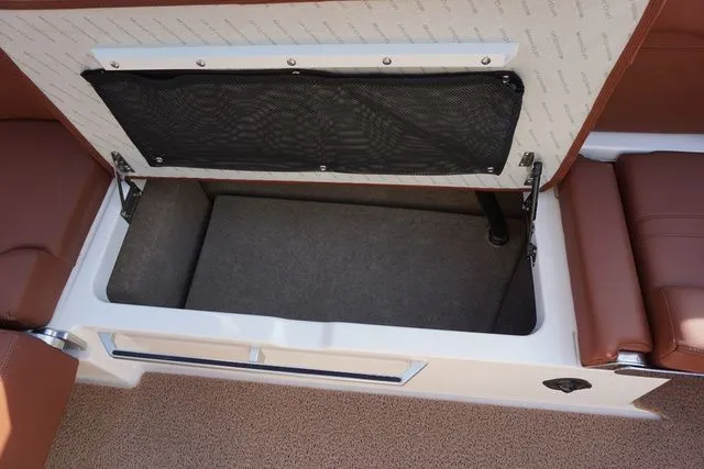 Slide: The Image of MasterCraft X24 2023 - 32