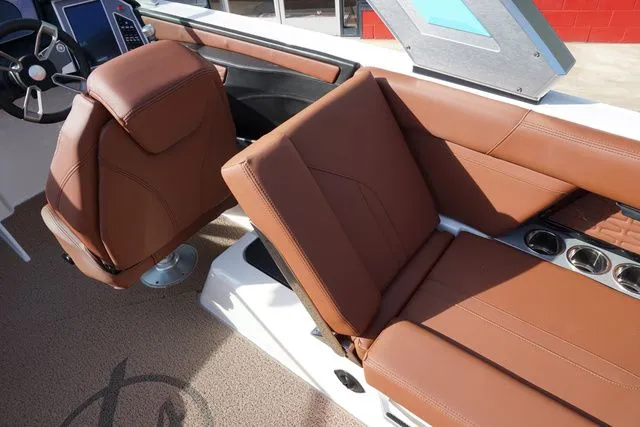 Slide: The Image of MasterCraft X24 2023 - 34