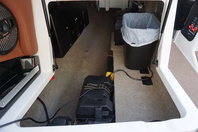 Slide: The Image of MasterCraft X24 2023 - 35