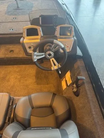 Slide: The Image of Tracker Pro Team 195 TXW 2026 - 10