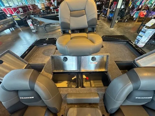 Slide: The Image of Tracker Pro Team 195 TXW 2026 - 16