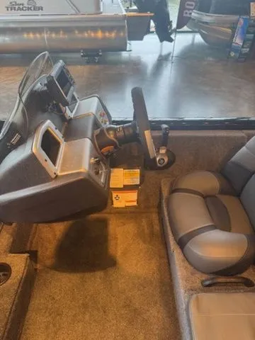 Slide: The Image of Tracker Pro Team 195 TXW 2026 - 19