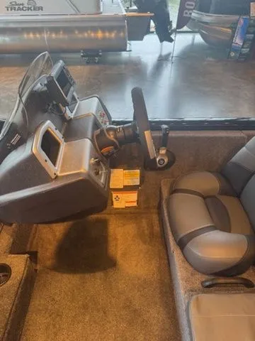 Slide: The Image of Tracker Pro Team 195 TXW 2026 - 26