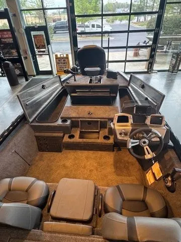 Slide: The Image of Tracker Pro Team 195 TXW 2026 - 31