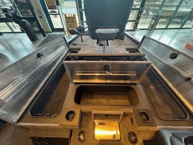 Slide: The Image of Tracker Pro Team 195 TXW 2026 - 33