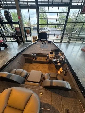 Slide: The Image of Tracker Pro Team 195 TXW 2026 - 36