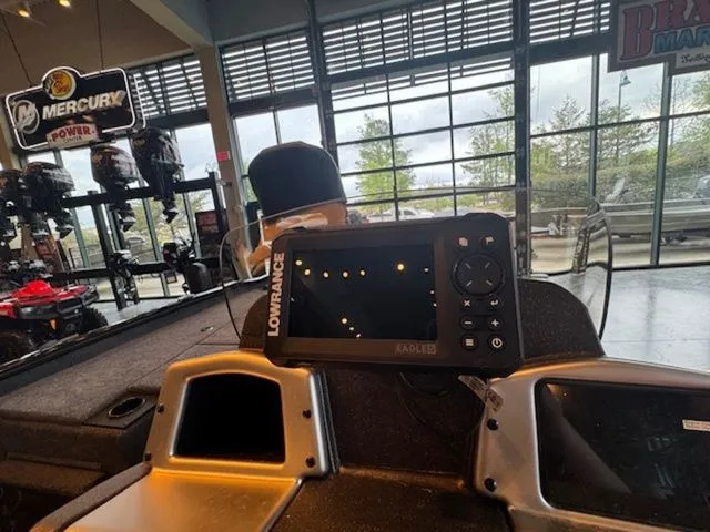 Slide: The Image of Tracker Pro Team 195 TXW 2026 - 37