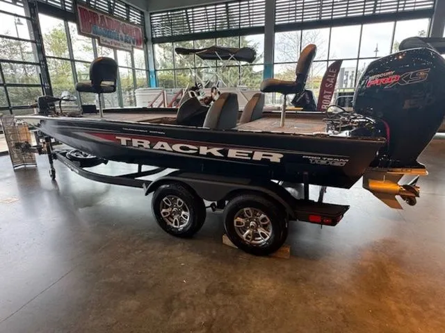 Slide: The Image of Tracker Pro Team 195 TXW 2026 - 43