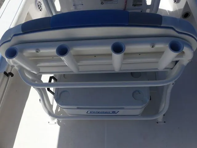 Slide: The Image of Robalo 226 Cayman 2023 - 18