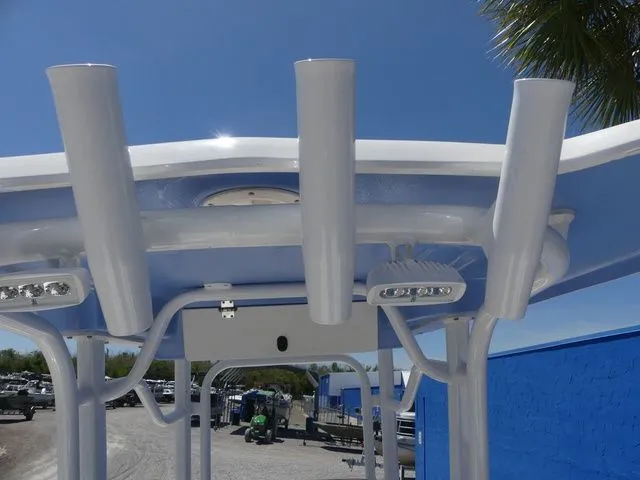 Slide: The Image of Robalo 226 Cayman 2023 - 19