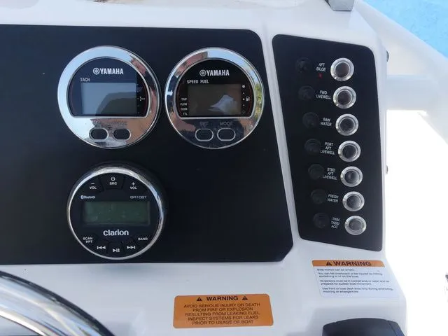 Slide: The Image of Robalo 226 Cayman 2023 - 22