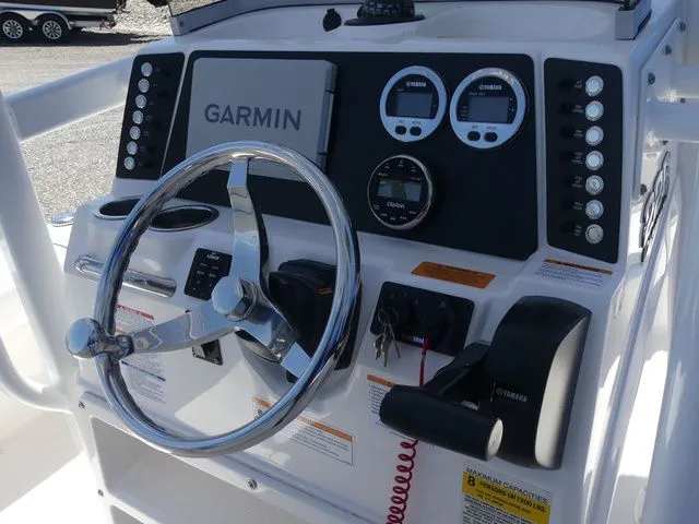 Slide: The Image of Robalo 226 Cayman 2023 - 24