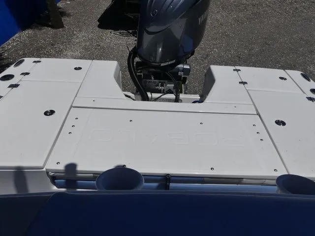 Slide: The Image of Robalo 226 Cayman 2023 - 26