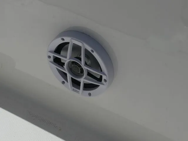 Slide: The Image of Robalo 226 Cayman 2023 - 28