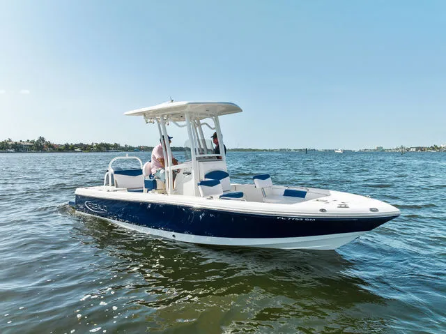 Slide: The Image of Robalo 226 Cayman 2023 - 3