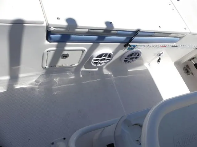Slide: The Image of Robalo 226 Cayman 2023 - 30