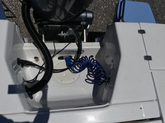 Slide: The Image of Robalo 226 Cayman 2023 - 31