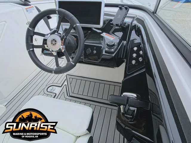 Slide: The Image of Yamaha 252SE 2026 - 17