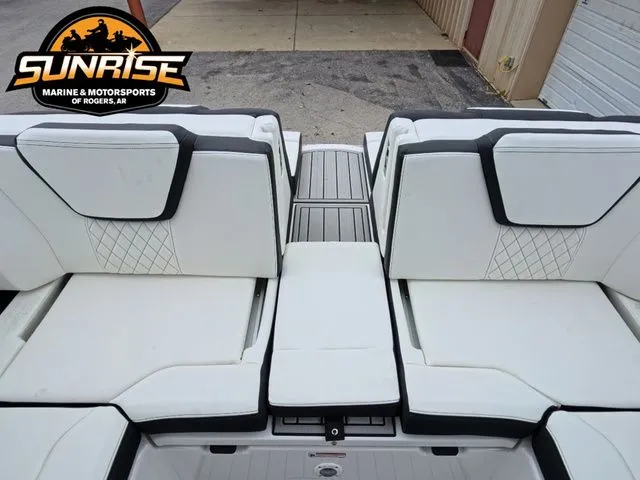 Slide: The Image of Yamaha 252SE 2026 - 27