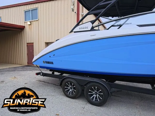 Slide: The Image of Yamaha 252SE 2026 - 3