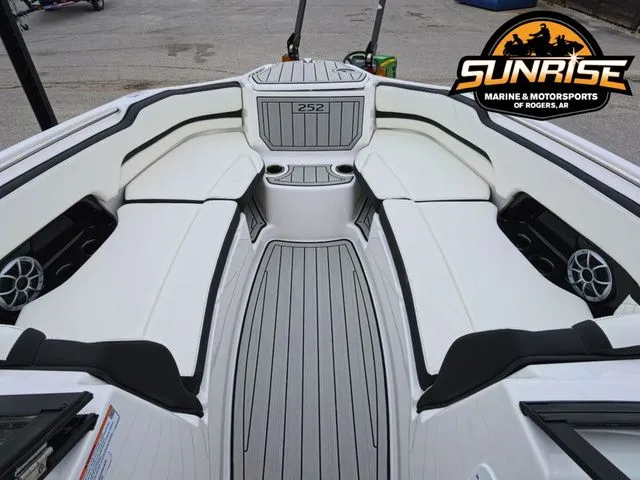 Slide: The Image of Yamaha 252SE 2026 - 8