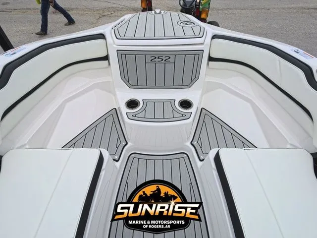 Slide: The Image of Yamaha 252SE 2026 - 9