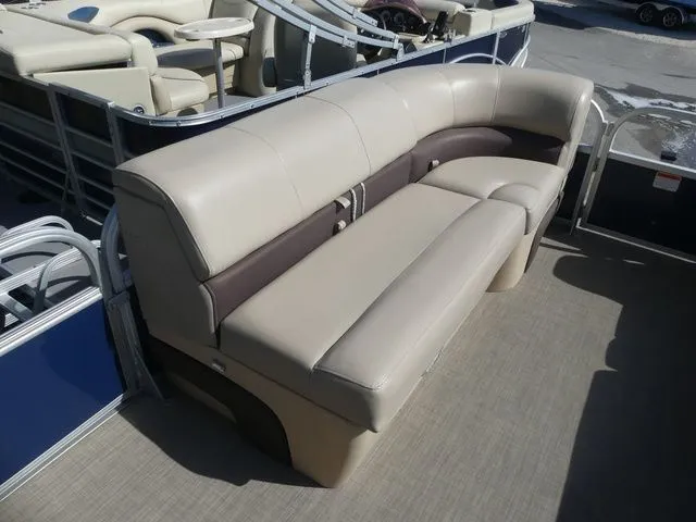 Slide: The Image of Sun Tracker Party Barge 20 DLX 2019 - 10