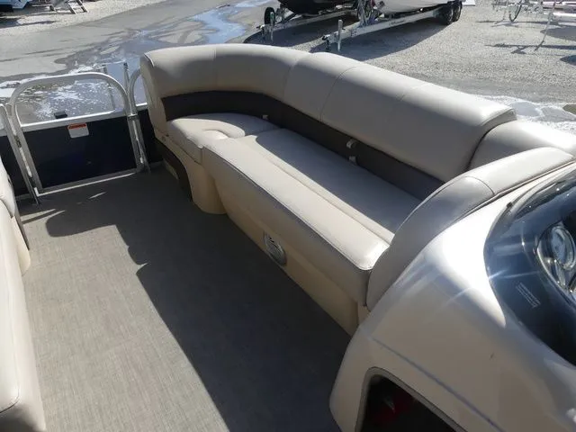 Slide: The Image of Sun Tracker Party Barge 20 DLX 2019 - 11