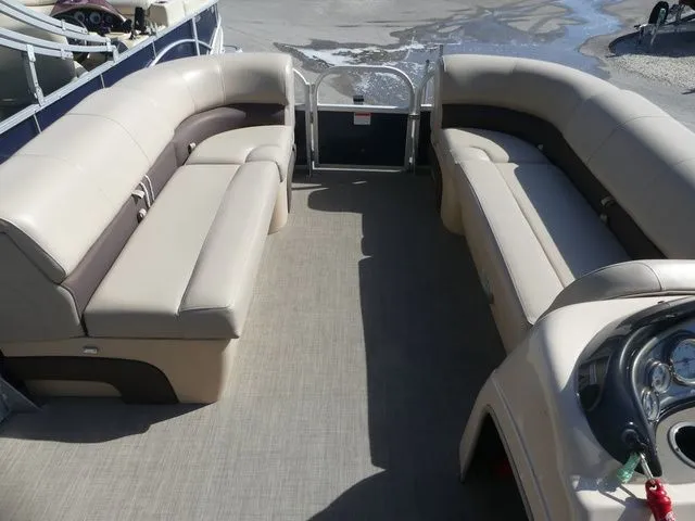 Slide: The Image of Sun Tracker Party Barge 20 DLX 2019 - 12