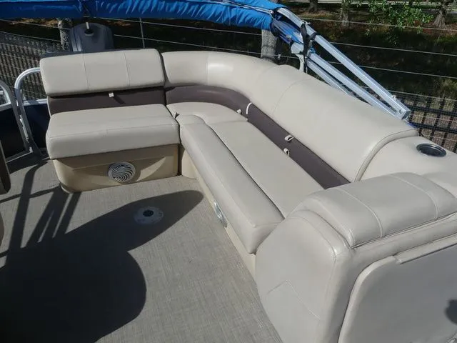 Slide: The Image of Sun Tracker Party Barge 20 DLX 2019 - 5