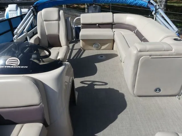 Slide: The Image of Sun Tracker Party Barge 20 DLX 2019 - 9