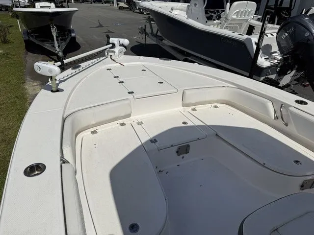 Slide: The Image of Robalo 246 Cayman 2023 - 15