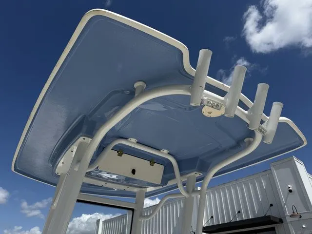 Slide: The Image of Robalo 246 Cayman 2023 - 18