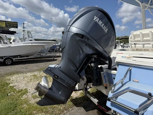 Slide: The Image of Robalo 246 Cayman 2023 - 22