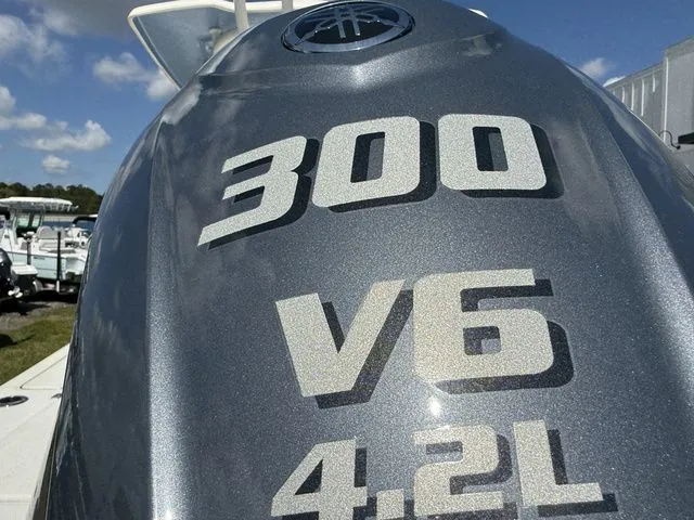 Slide: The Image of Robalo 246 Cayman 2023 - 23